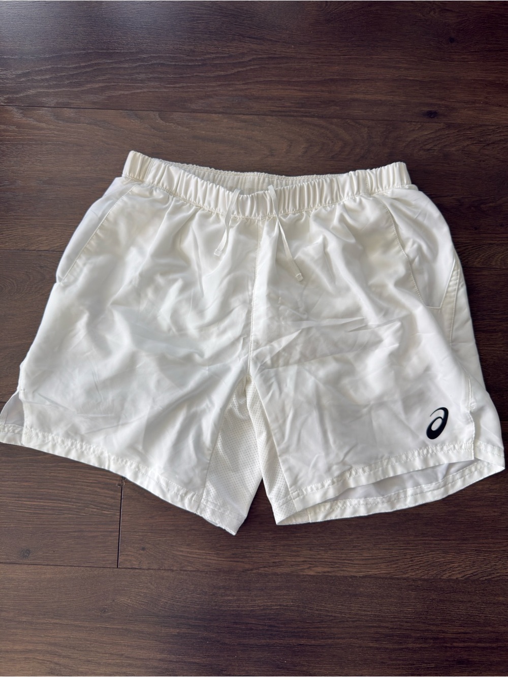 ASICS Men’s White Athletic Shorts Size Medium